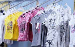 В продаже обнаружены токсичные детские футболки
