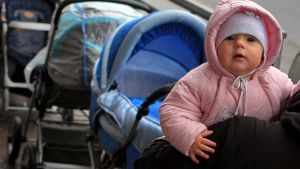 Рекордное за 10 лет снижение рождаемости в России