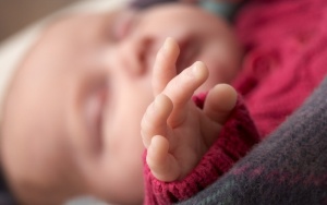 Младенцам, рожденным вне роддома, откажут в регистрации