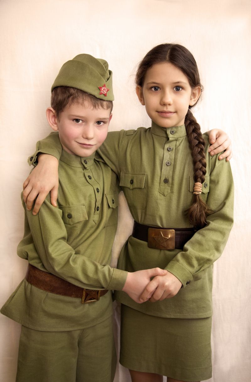 Купить военную форму на 9 мая. Дети в военной форме на 9 мая. Солдатская форма для детей. Девочка в военной форме. Военное платье для девочки.