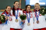 Конькобежки Ольга Граф, Екатерина Лобышева, Екатерина Шихова и Юлия Скокова -бронзовая медаль.